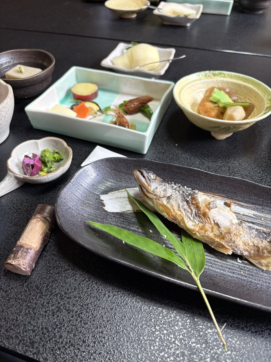 Ralchan888's tweet photo. 今日はリフレッシュ休暇ということで、母を連れて厚木の七沢温泉へ♨️
今が旬のヤマメ、初めて食べたんだけど美味かった〜🎣
これから温泉へ♨️ https://t.co/orifh5vmJl