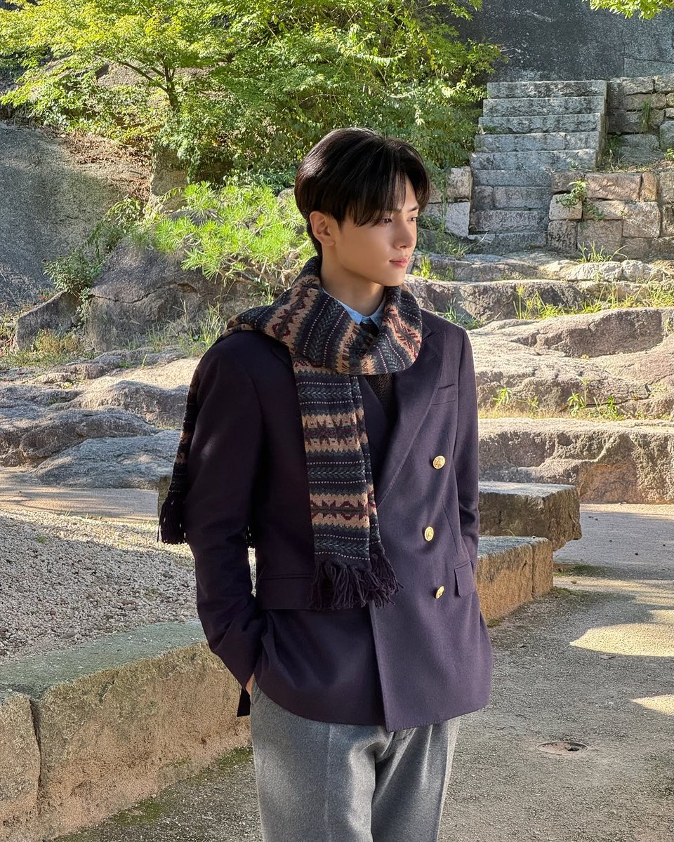 jongsoenp's tweet photo. Heritage prep, but make it lethal. Wrapped in Ralph Lauren tailoring, he proves that classic lines hit harder when worn with quiet, unbothered attitude. Modern sophistication with a serious edge. https://t.co/jsdlJwpcYh