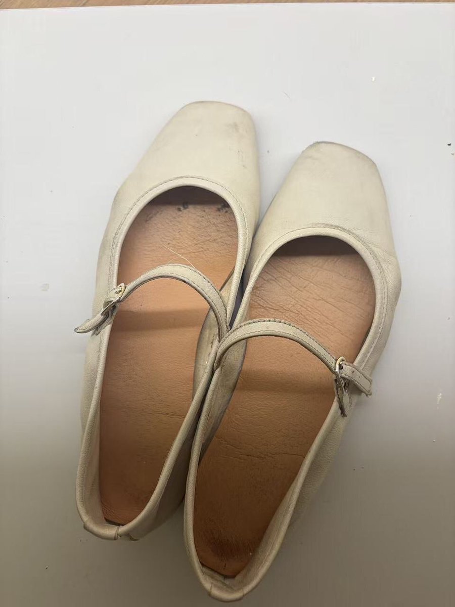 momoleefancy's tweet photo. 舊的鞋鞋有人喜歡嗎
下班換來穿的
有點髒有點污
🤭 https://t.co/ZoDteLTnH2