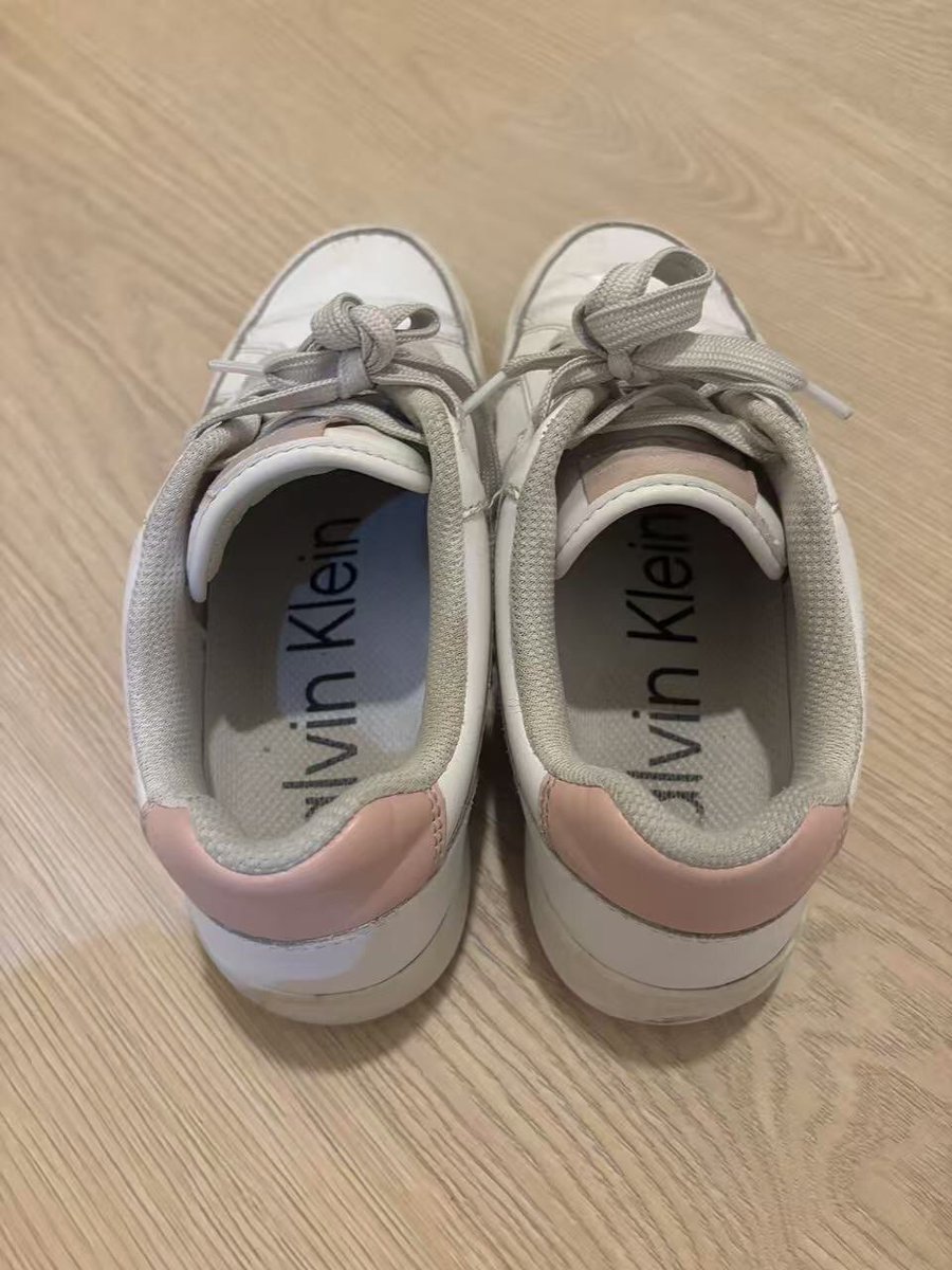 momoleefancy's tweet photo. 舊的鞋鞋有人喜歡嗎
下班換來穿的
有點髒有點污
🤭 https://t.co/ZoDteLTnH2