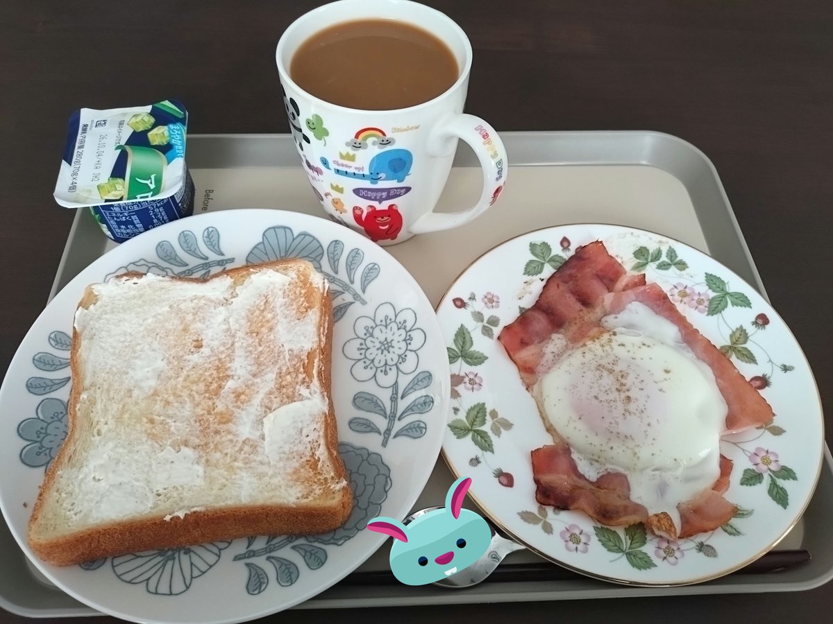 Questcequelavie's tweet photo. パンに塗ってるのはバターじゃなくクリームチーズ https://t.co/95NJSmaB5N