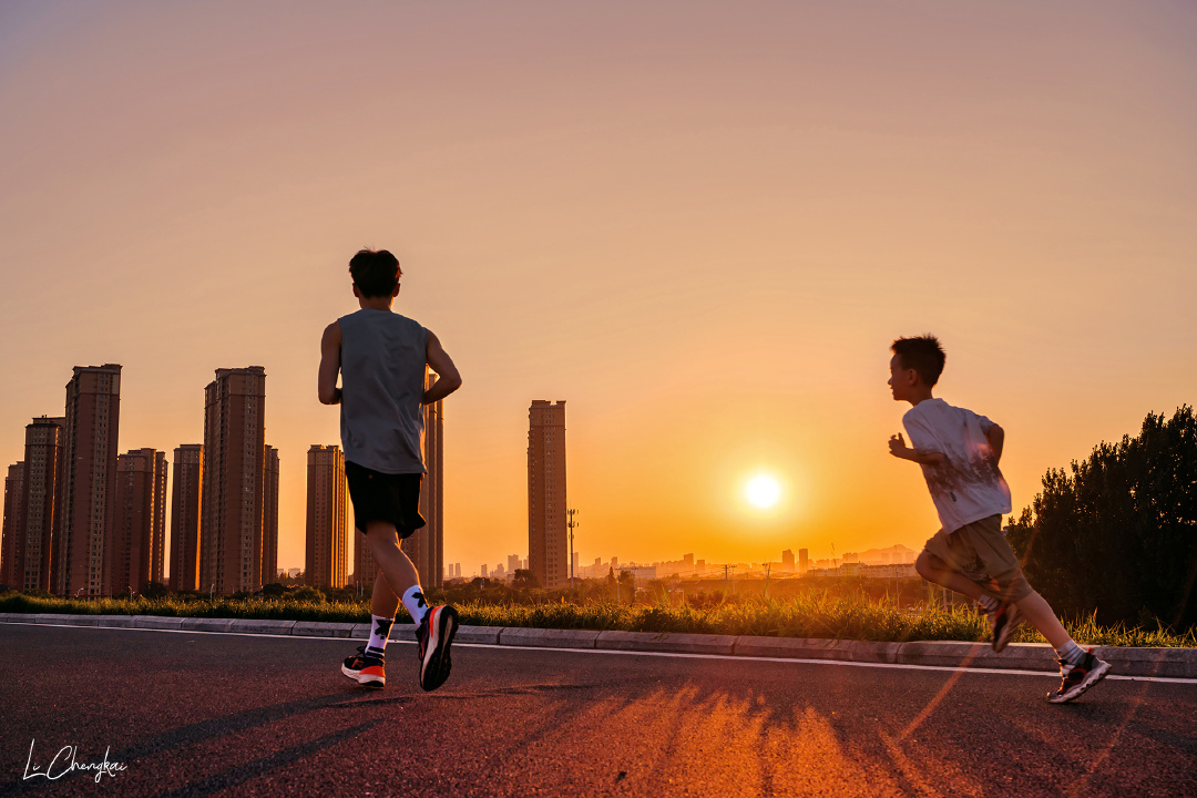 miketien219089's tweet photo. Just finished a 10km run under the sunset, feeling every muscle warm and the wind in my hair—this kind of tired but alive joy hits different. https://t.co/IIq3ANeExk