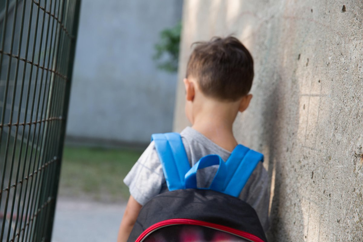 le_Parisien's tweet photo. « Je n’ai rien à faire sur cette terre » : la détresse d’Arthur, 7 ans, qui accuse le directeur de l’école de viols
➡️ https://t.co/Th9jAvjRTY https://t.co/j4DNFWqpL0