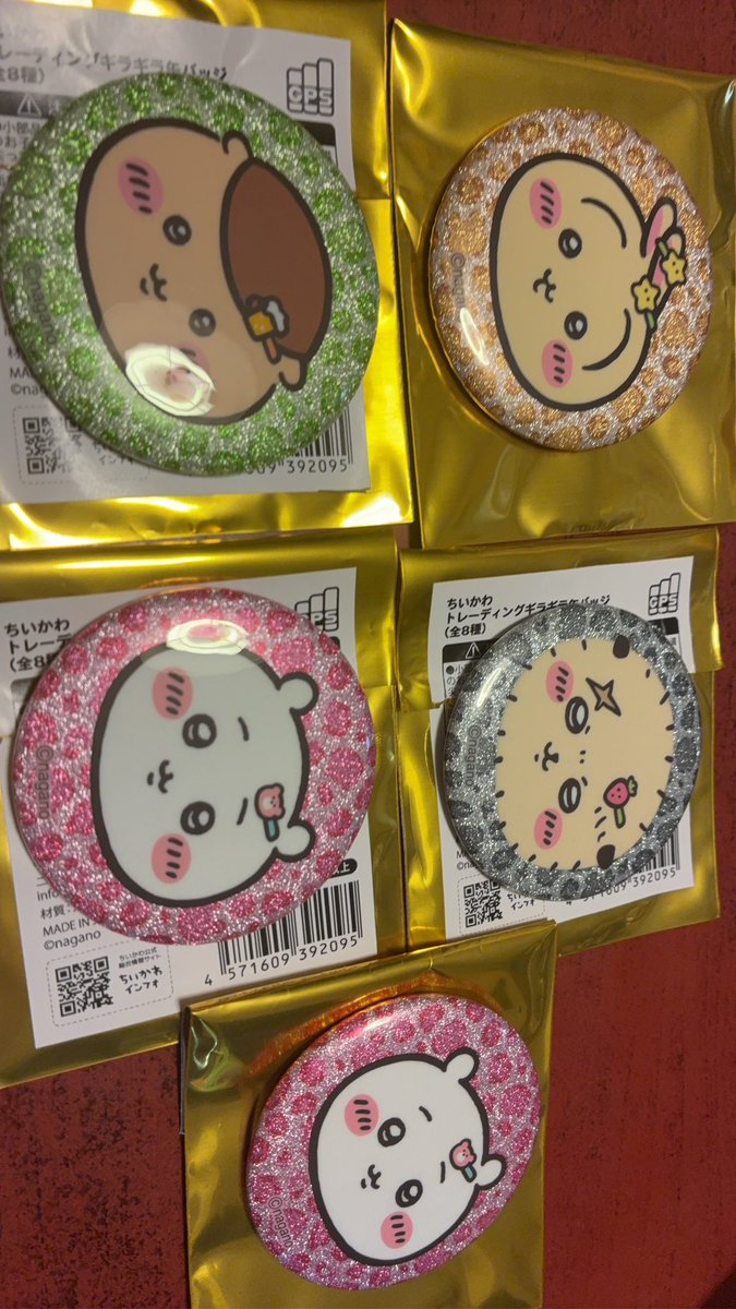 name_natu's tweet photo. ちいかわ トレーディングギラギラ缶バッジ（全8種）

求⇒定価＋送料or同種シーサー
譲⇒ウサギ、ラッコ、ちいかわ、くりまんじゅう

お渡しは郵送のみでお願いします🙏🙏
お支払いはPayPayのみ対応します🙇‍♀️ https://t.co/jeJgivN4uT