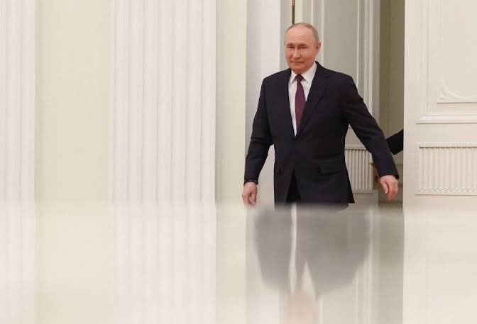 RussianForce_'s tweet photo. 🚨 BREAKING 

A latest People’s Poll reportedly ranks Vladimir Putin among the most admired leaders in history.

Do you agree with this ?

A) Yes
B) No https://t.co/NfDGwNm7lT