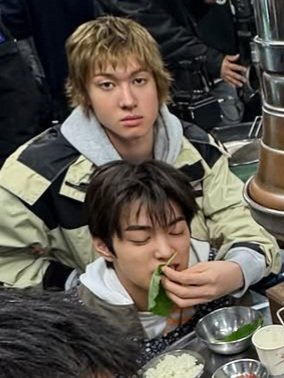 prodzmartin's tweet photo. just shoving food into their faces https://t.co/lGrtqFxk93