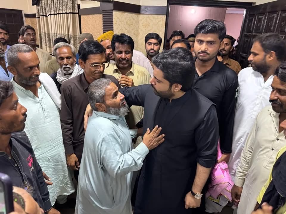 SyedKumailHShah's tweet photo. Staying accessible to the people and remaining connected to them is a responsibility I take to heart.

Their concerns deserve to be heard, and their issues deserve sincere attention and action.

#SyedKumailHyderShah #SKHS #ChairmanDistrictCouncilSukkur #DistrictCouncilSukkur #Sukkur #Rohri #QasrENasirHouseRohri #PPP #JiyeBhutto