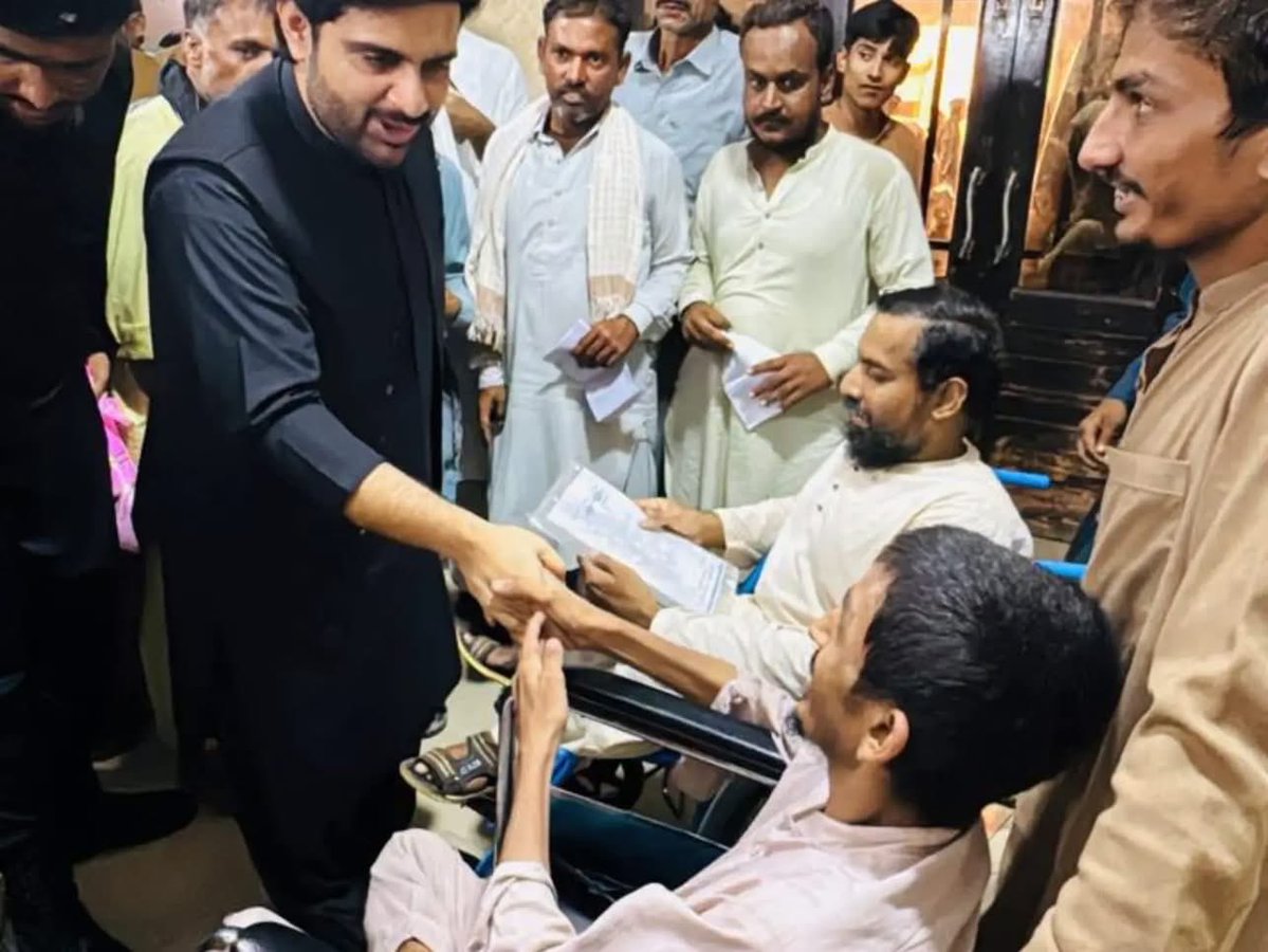 SyedKumailHShah's tweet photo. Staying accessible to the people and remaining connected to them is a responsibility I take to heart.

Their concerns deserve to be heard, and their issues deserve sincere attention and action.

#SyedKumailHyderShah #SKHS #ChairmanDistrictCouncilSukkur #DistrictCouncilSukkur #Sukkur #Rohri #QasrENasirHouseRohri #PPP #JiyeBhutto