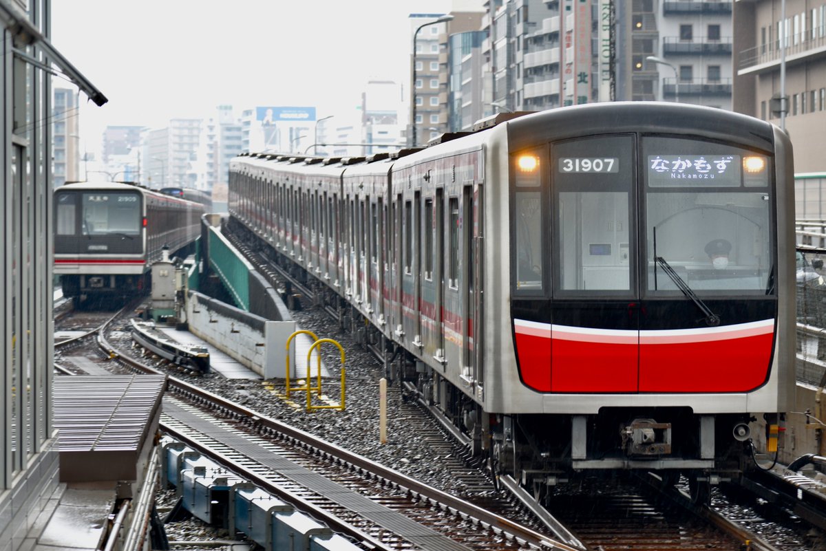 osaka2shin's tweet photo. これ結構便利じゃない？😳

明日からOsaka Metroで
「30時間乗り放題」
の新しいパスが登場🚇

1日乗車券みたいに
その日の終わりまでではなく
使い始めた時間から30時間。

午後から大阪に出かけて
翌日もそのまま使える😂

これがあれば大体どこにでも行けるし便利...😳
大人1,200円。

涼しくなってきたし、大阪観光とか散策とか...

電車を乗って色々回る日とか
2日連続のお出かけに良さそう✨

#大阪あるある
#あるある
#30時間乗り放題
#大阪メトロ
#大阪民に教えたい