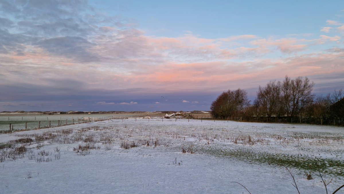 weerverteller's tweet photo. Langdurig winterweer is sinds de winter van 2012/13 bij ons schaars geworden. In dezelfde periode veranderde het gedrag van de poolwervel. Is er een verband? https://t.co/dhQfjew7Mr #winter #winter2027 #golfstroom #poolwervel #verandering
Foto: Frans Alderse Baas https://t.co/0ErSsI25kD