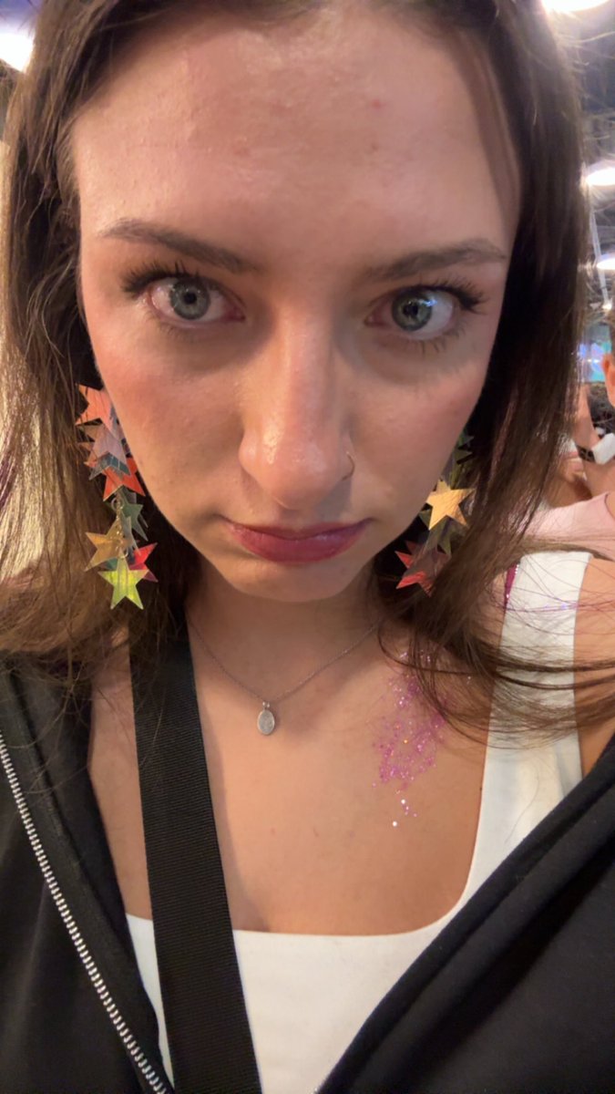 ithinkhedjos's tweet photo. Went to the unraveled tour tonight if anyone cares https://t.co/xaBsRArhKw