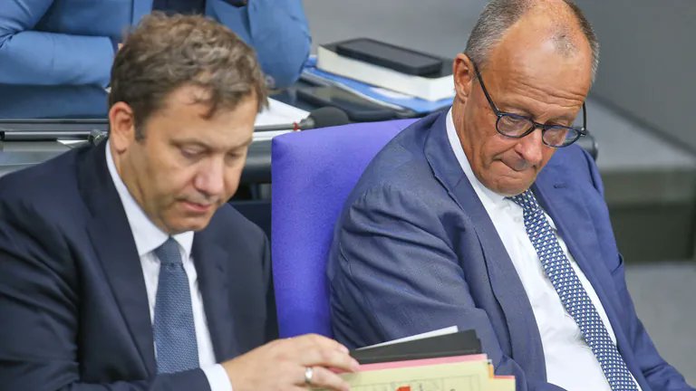 EchtzeitRep's tweet photo. ��� Warnung vor der Schuldenfalle: Neue Staatsverschuldung droht Kredite zu verteuern und die Inflation anzuheizen.

Experten warnen vor den Folgen für Verbraucher und höheren Zinsen auf den Finanzmärkten https://t.co/faCBRC8CiW