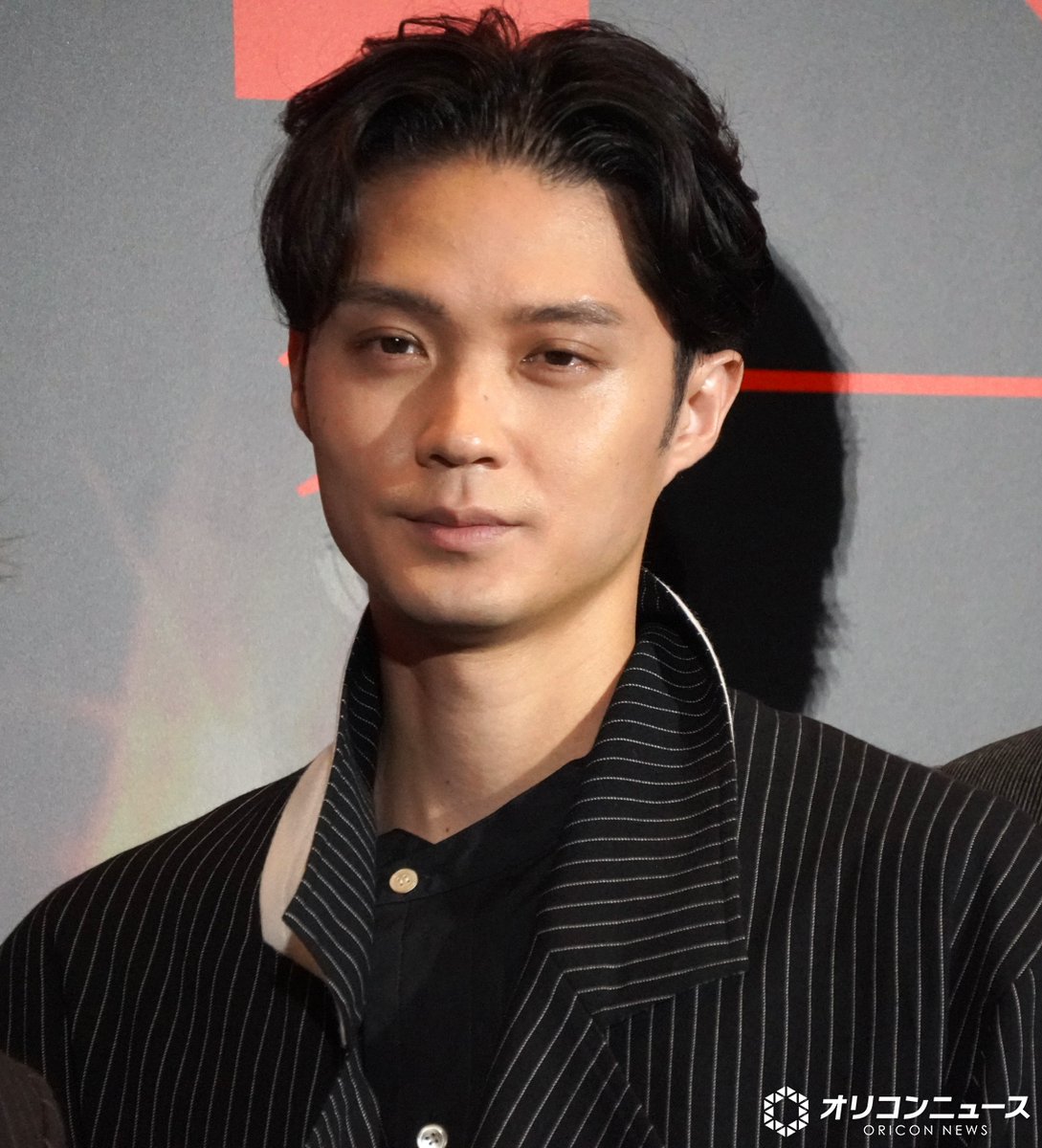 oricon's tweet photo. Aぇ! group末澤誠也、“土下座”を猛練習💥
「土下座って種類があるんだなと…」
多彩なレパートリーを綾野剛が絶賛「最高」
https://t.co/sOfxapoeXm
⠀
綾野＆磯村勇斗が笑ってしまいNGに
末澤「ちょっと先輩！」→先輩2人が謝罪 https://t.co/3ikvwE5vBs