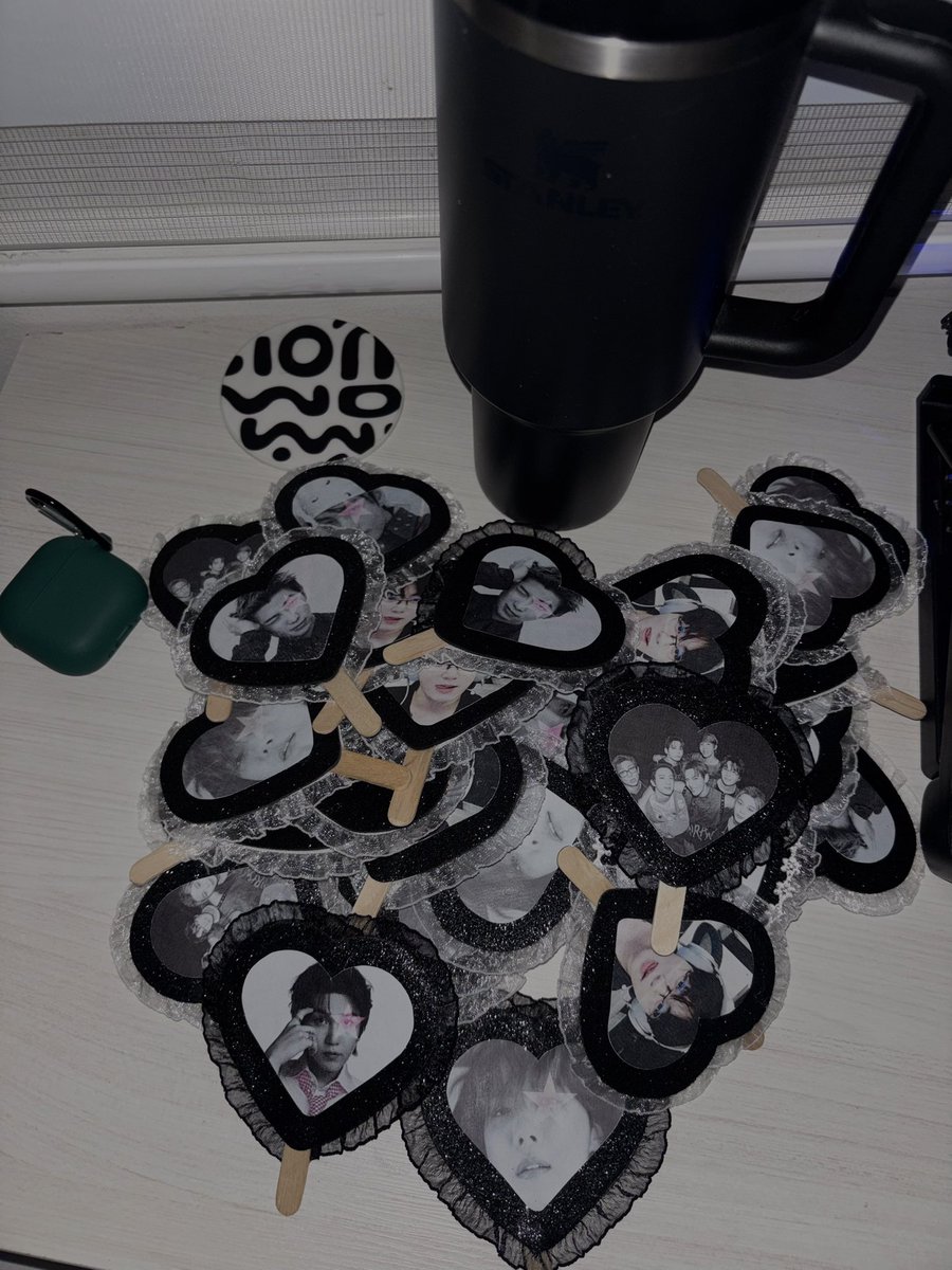 tetaloveer's tweet photo. Acabé mis freebies de mierda para las armys de mierda https://t.co/YYlBYQ235U