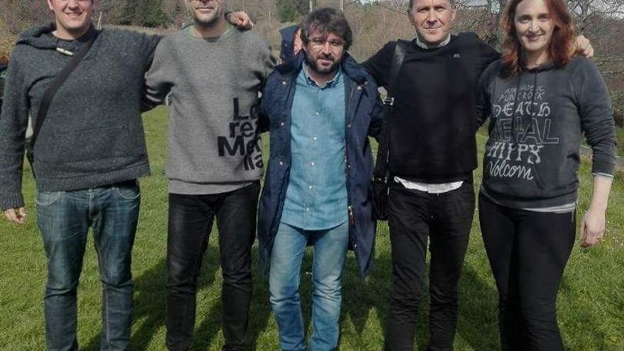 Criticonauta's tweet photo. Mientras esperaba que empezase la nueva temporada de Horizonte, estaba zapeando y me he encontrado esto. A ver si lo he entendido bien. El señor de la foto no es un fantasma. Es Arnaldo Otegi, exmiembro de la banda terrorista ETA. Y me estoy enterando de que las auténticas víctimas del terrorismo son los que secuestran. Por fin un programa dándoles voz. Los que secuestran. No los secuestrados. A ver si nos enteramos ya de la verdad. Gracias por abrirle los ojos a España.