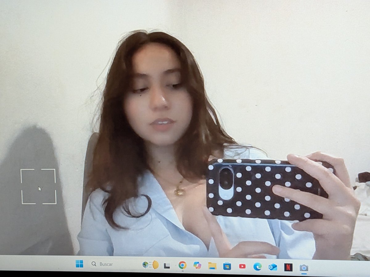 otrocafee's tweet photo. yo en la cámara fea de mi compu https://t.co/FiC2rxx54o
