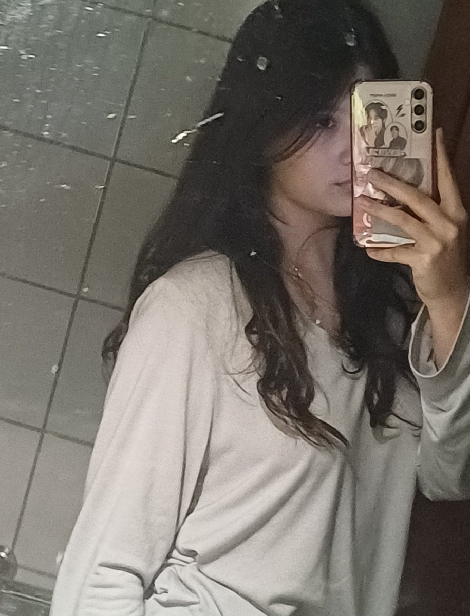 natiedtwt's tweet photo. I miss my hair :((( now its short n boring https://t.co/f6HgrbfovO
