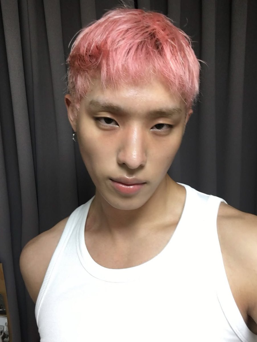 lixbonedo's tweet photo. Meu sonho era ser bestie do big K da indústria do kpop …. Keeho , Kauê e Kevin ! Por favor , virem meus melhores amigos ! https://t.co/68YIwtIy7m