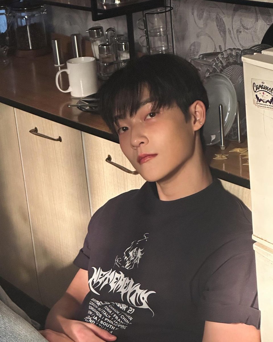 lixbonedo's tweet photo. Meu sonho era ser bestie do big K da indústria do kpop …. Keeho , Kauê e Kevin ! Por favor , virem meus melhores amigos ! https://t.co/68YIwtIy7m