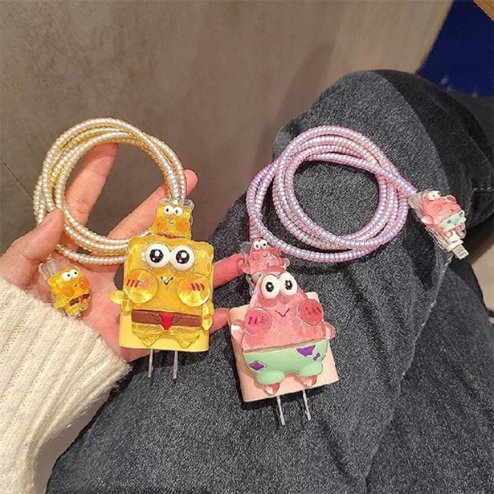 fazzixs's tweet photo. GEMESHHH BANGET GASIII?!!!

pelindung charger yg bikin mood bangettt dgn bentuknya, aku udah punya ni, kalian kapan??? https://t.co/71D21HhUtn