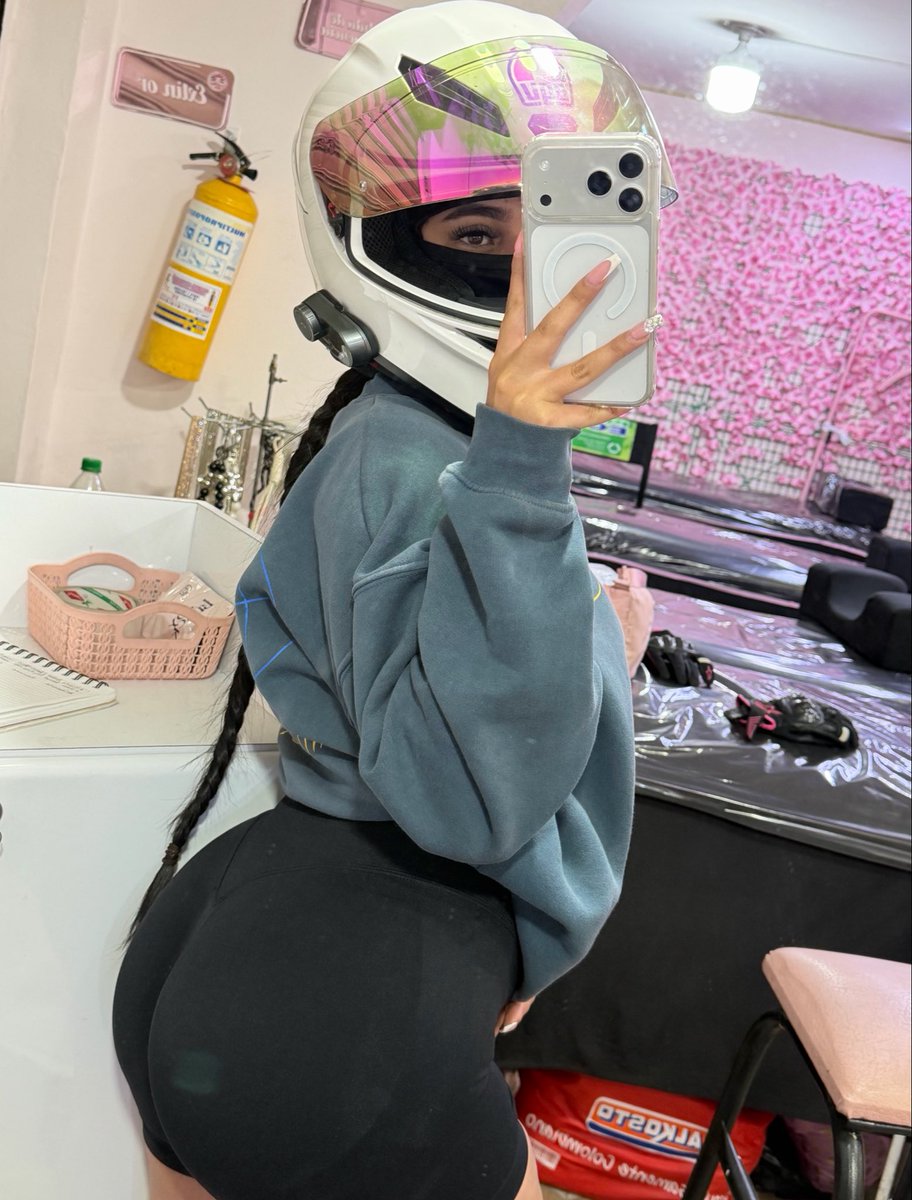 shirrlh's tweet photo. 🛵 https://t.co/0YXR3X6Xpw