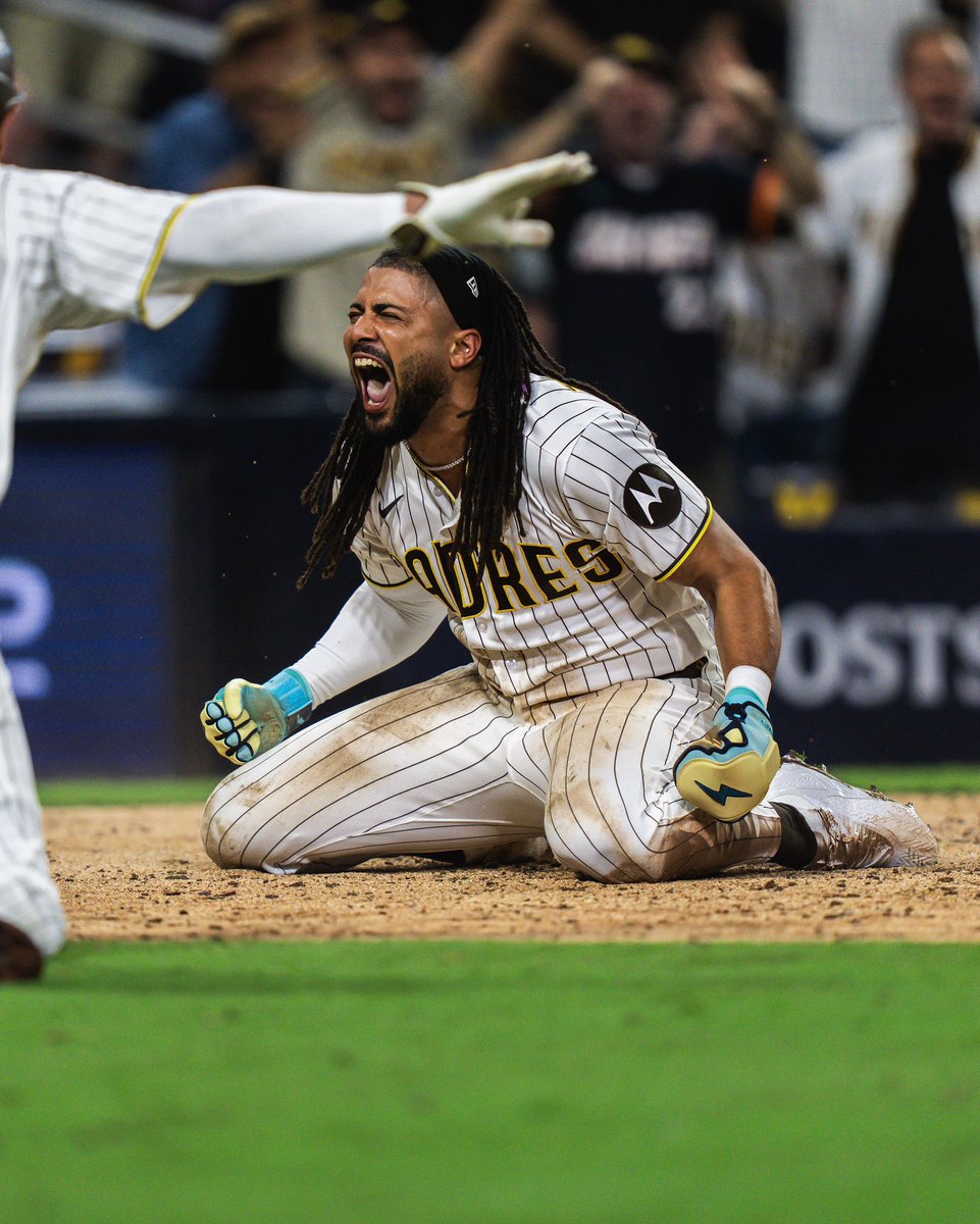 Padres's tweet photo. ABSOLUTELY UNREAL https://t.co/IDqLxvuHNe
