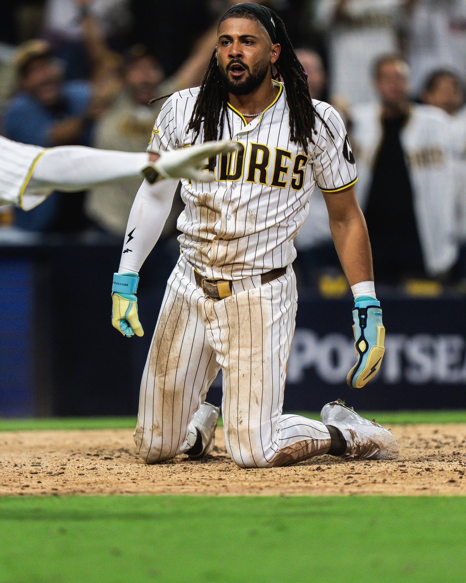 Padres's tweet photo. ABSOLUTELY UNREAL https://t.co/IDqLxvuHNe