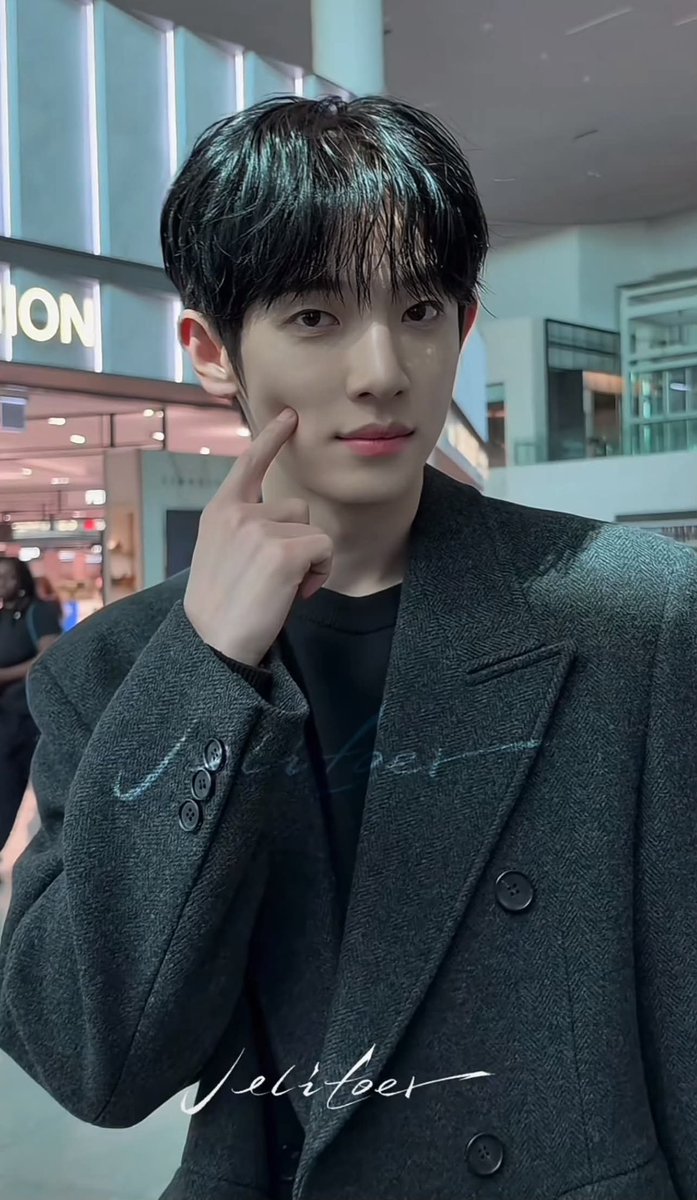 ThaoDanNudao's tweet photo. Muốn Squishy này CEO ơi

PARK SIWOO IN PARIS
#PARKSIWOO
#PARKSIWOOPFWSS27 https://t.co/XHyDmzSJQC