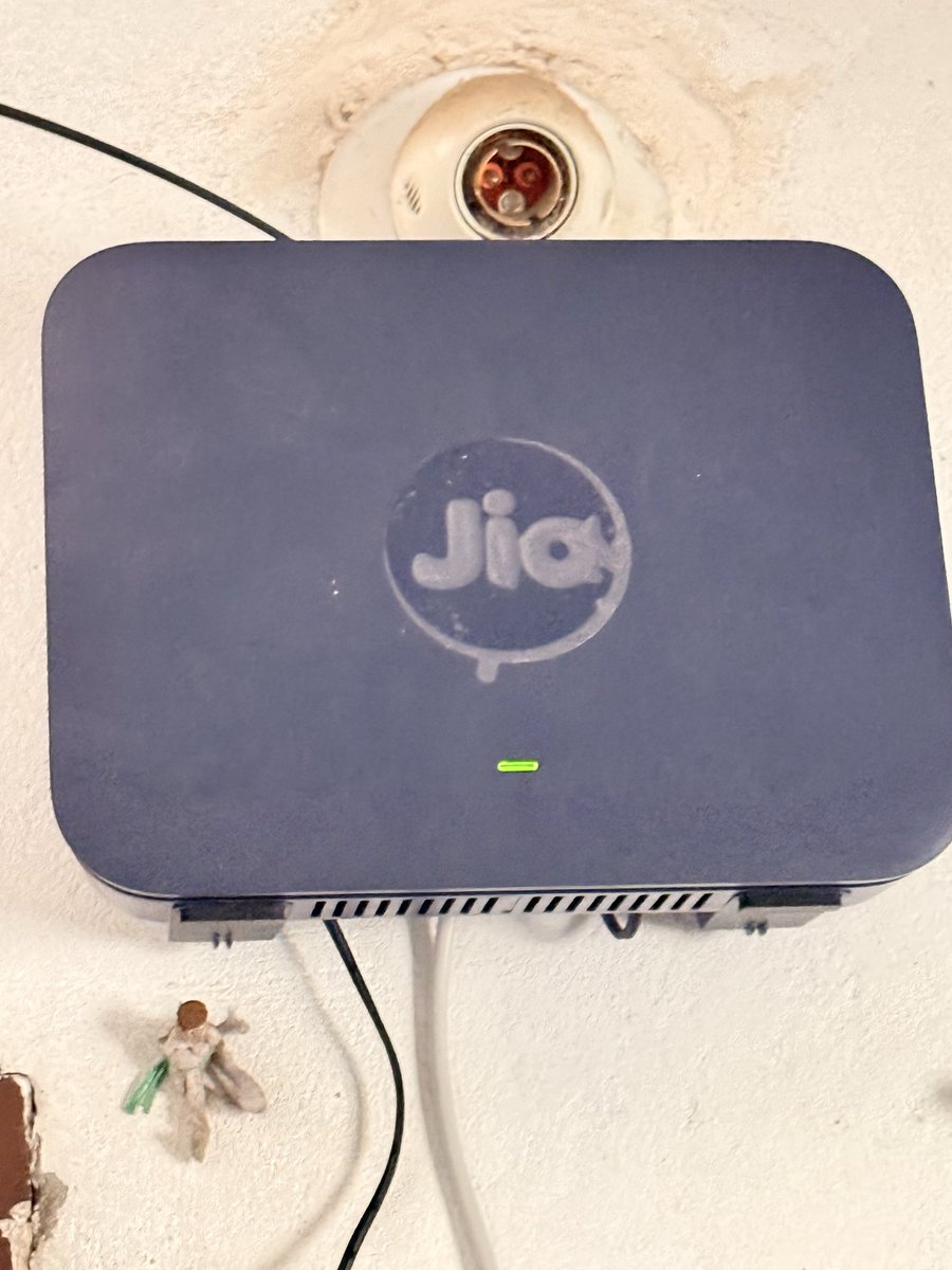 ratan_dixit_'s tweet photo. "Extremely disappointed with the recent JioFiber installation. My 100 Mbps plan is providing less than 1 Mbps upload speed, making service unusable.Please resolve this connectivity issue promptly or initiate the return of the connection and refund." @JioCare @reliancejio worst😣 https://t.co/8lqDMLstbj