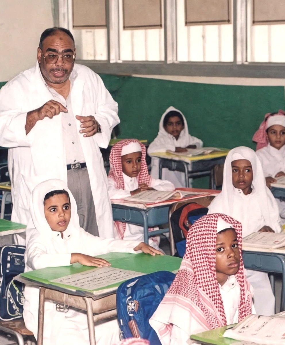 ashiq_almadi's tweet photo. من يتذكر زيارة دكتور الوحدة الصحية للمدارس زمان .. https://t.co/4GYudU4BKY