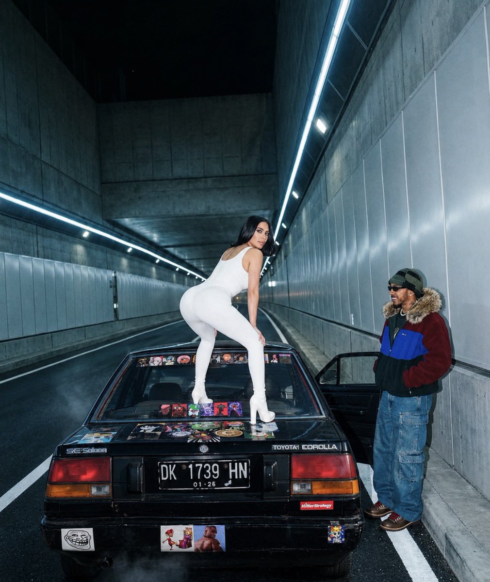Gasss_it's tweet photo. @KimKardashian fw @realTrenchcar https://t.co/Az8T5IkuDy