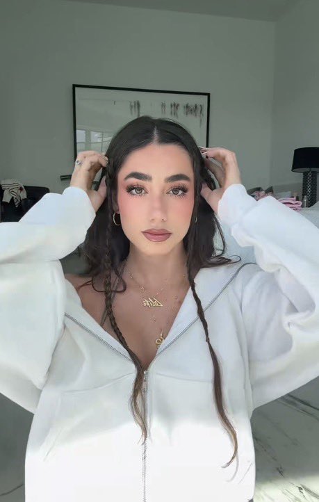 alexnohate's tweet photo. las mujeres tienen que agradecer a dios cada día que exista el maquillaje eh https://t.co/hlE2Z9DYRh