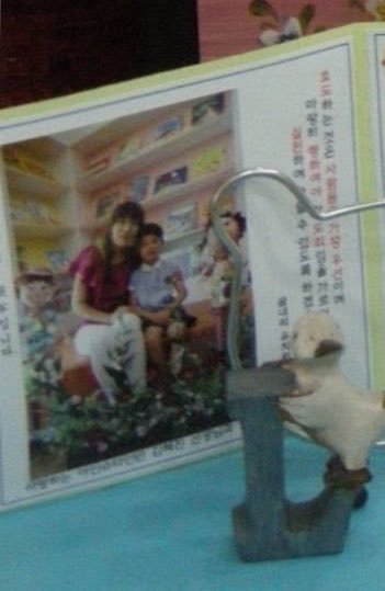 seanvrs's tweet photo. ternyata foto kecil seonghyeon yg ini dia bikin surat &amp; gambar untuk kakek neneknya yg isinya :

"untuk kakek &amp; nenek tercinta, semoga kalian selalu sehat &amp; bahagia! aku sangat merindukan kalian. saat liburan aku pasti akan datang mengunjungi kalian, tolong sehat selalu"

(cmiiw) https://t.co/efpyrvj0YS