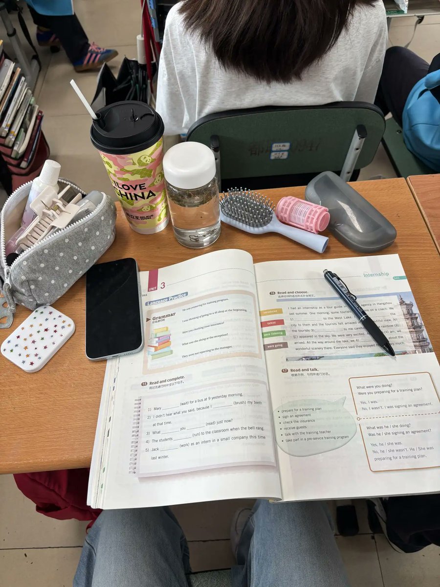 Dianalv4et's tweet photo. 上完今天就可以休息了，好开心，好开心，好开心😃…… https://t.co/Ut8GLM91ee