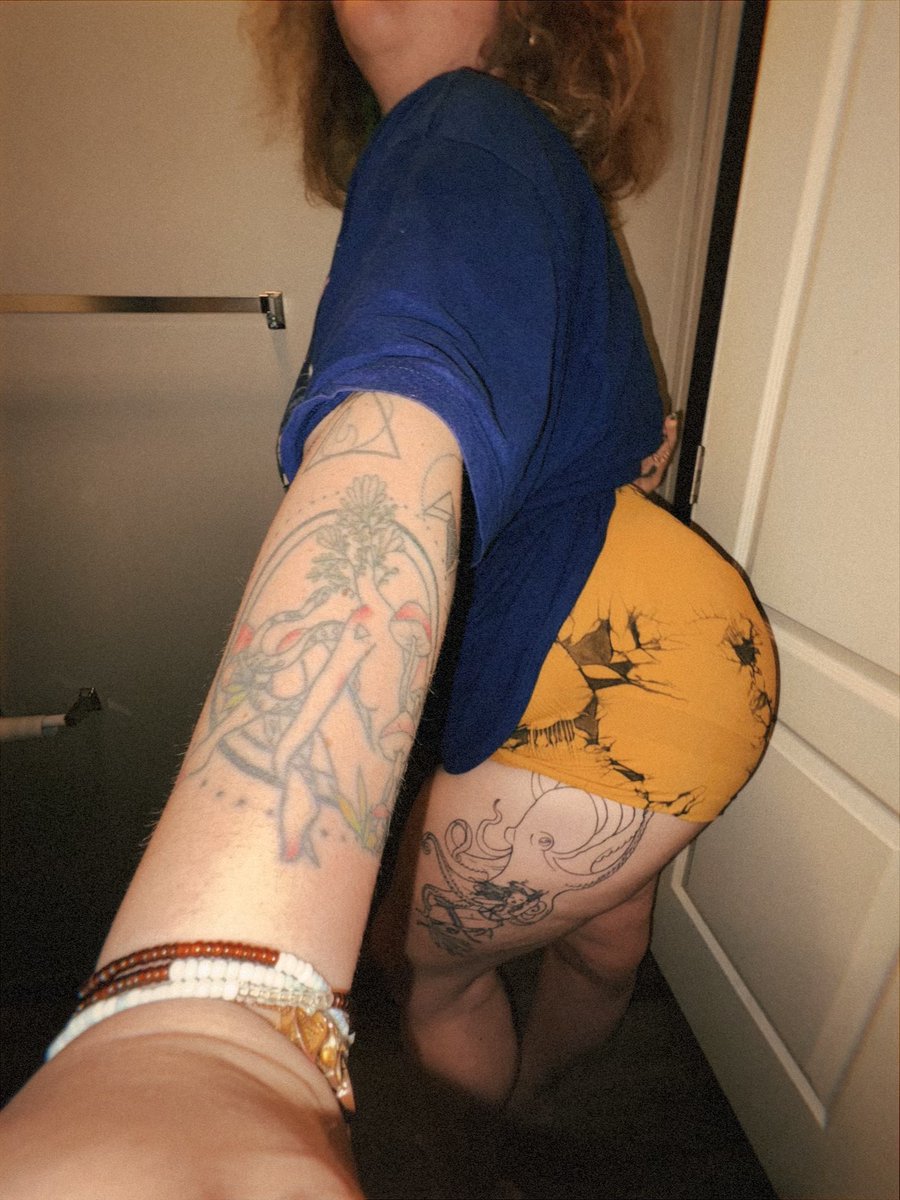 ditzides's tweet photo. who’s awakeeee ��😋😋 she’s lonely tonight 💔🥺

#nsfw #chubbygirl #bbw #booty #sellingcontent https://t.co/TJUz43SzqM