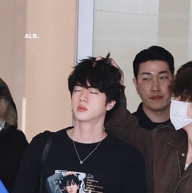 mypuppyjin's tweet photo. 저항없이 잡혀주는 거
마음이너무힘들다고..... https://t.co/DawenidPLo