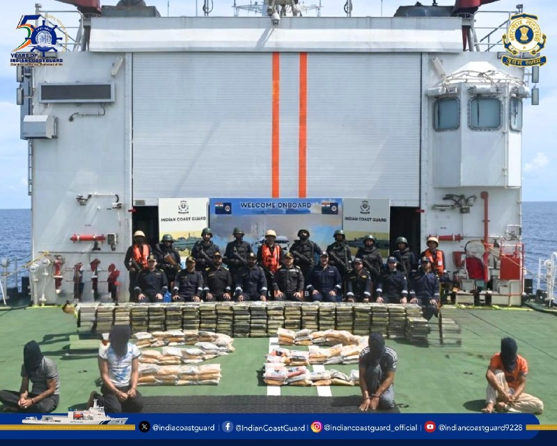 Patriot_Radar's tweet photo. 🚨 MAJOR DRUG BUST 🇮🇳

Indian Coast Guard &amp; Gujarat ATS intercepted an Iranian dhow west of Lakshadweep after a hot pursuit.

📦 526 kg narcotics seized
💰 Value: ₹3,000+ crore
👤 5 Pakistani crew arrested
Vessel &amp; crew brought to Mumbai for investigation

#IndianCoastGuard https://t.co/WFjWGppJYD