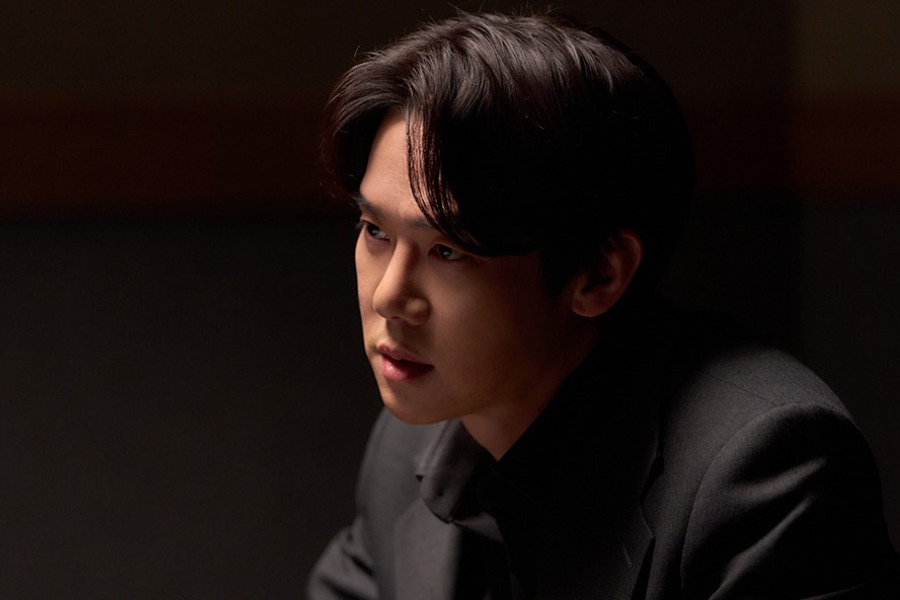soompi's tweet photo. #YooYeonSeok Is A Trusted Father And Cardiac Surgeon In New Drama “#ThePerfectLie”
https://t.co/k5kLvt4nbW https://t.co/GfjIqqkIlA