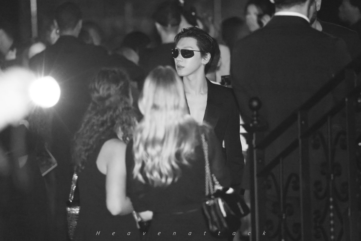 heavenattack1's tweet photo. 260929 Saint Laurent Spring/Summer 2027 show at Paris Fashion Week
【raw pics 3】
 
TEN AT SAINT LAURENT SUMMER27
#TEN #YSL #SaintLaurent
#SaintLaurentxTEN 
#SaintLaurentSS27 
#TENforYSLPFW27 
#TENxSaintLaurent
#TENtoParisFashionWeek
#텐 #เตนล์ #李永钦 https://t.co/ETmzaFrGUZ