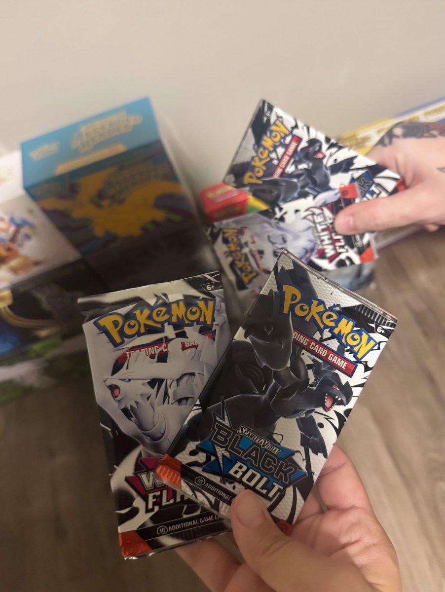 vdltorrex's tweet photo. Midnight Rips + Hits ✨

#pokemon #tcg #collector https://t.co/W41SOlOlvf