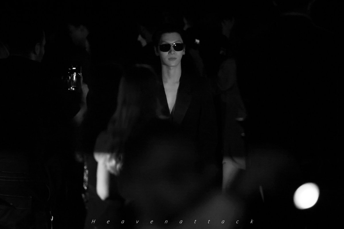 heavenattack1's tweet photo. 260929 Saint Laurent Spring/Summer 2027 show at Paris Fashion Week
【raw pics 3】
 
TEN AT SAINT LAURENT SUMMER27
#TEN #YSL #SaintLaurent
#SaintLaurentxTEN 
#SaintLaurentSS27 
#TENforYSLPFW27 
#TENxSaintLaurent
#TENtoParisFashionWeek
#텐 #เตนล์ #李永钦 https://t.co/ETmzaFrGUZ
