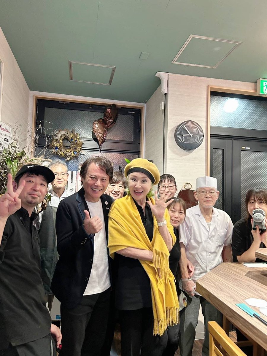 tamatap_mariart's tweet photo. 昨日、小林幸子さんのショーのお稽古の後に幸子さんが決起会を開いて下さいました😆楽しい会で大いに盛り上がりました❗️
10月6日サンシティ越谷市民ホールの初日を幕開けとして始まる小林幸子ショー❗️
どうぞお楽しみに‼️😊 https://t.co/2kZcXk3p0V