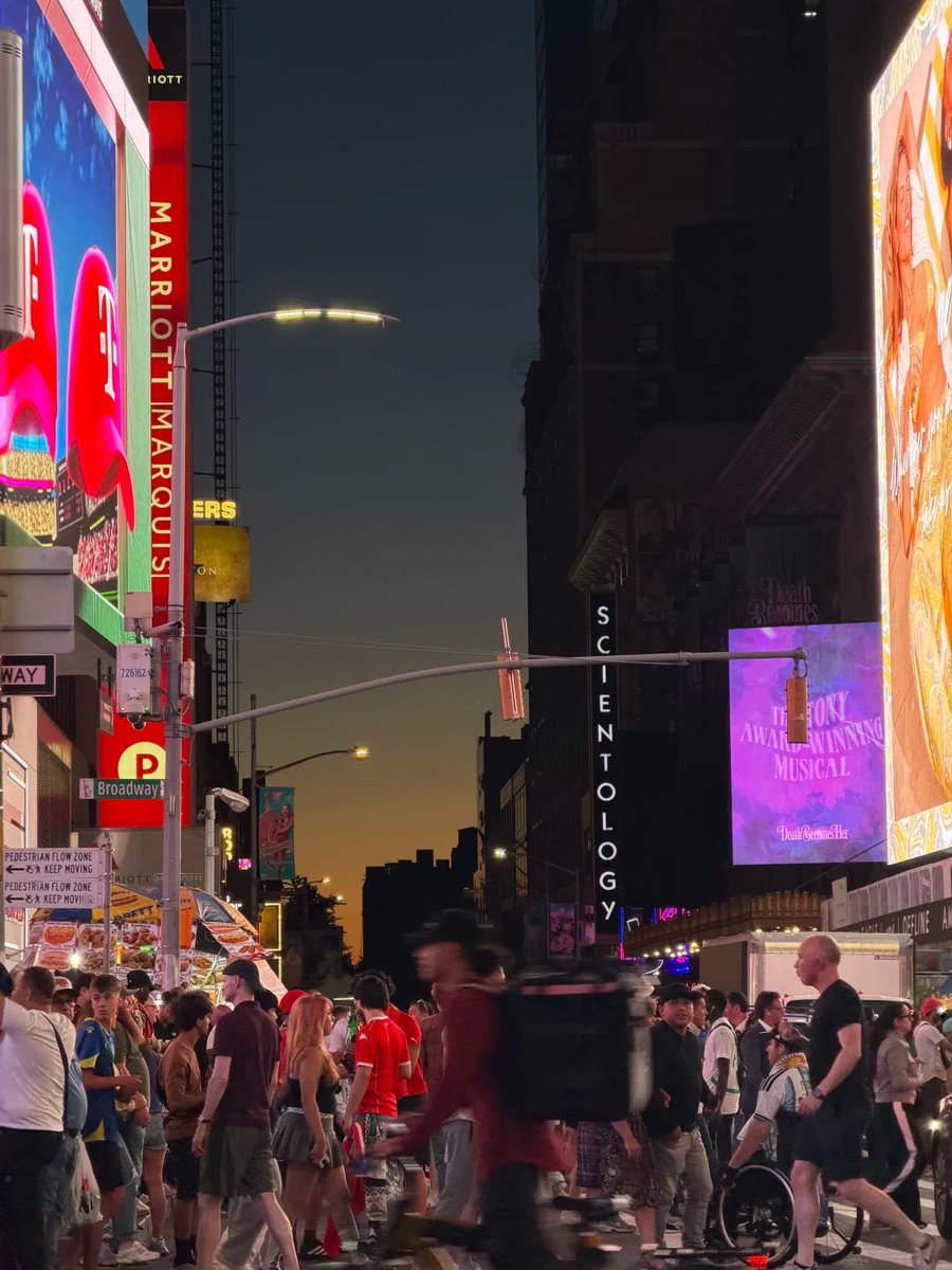 Ava__Lune's tweet photo. Immerse yourself in the days and nights of New York through sunshine and rain ☀️🌧️
Experience dazzling sunrises and magnificent sunsets 🌇 https://t.co/VDSwQWMwwr