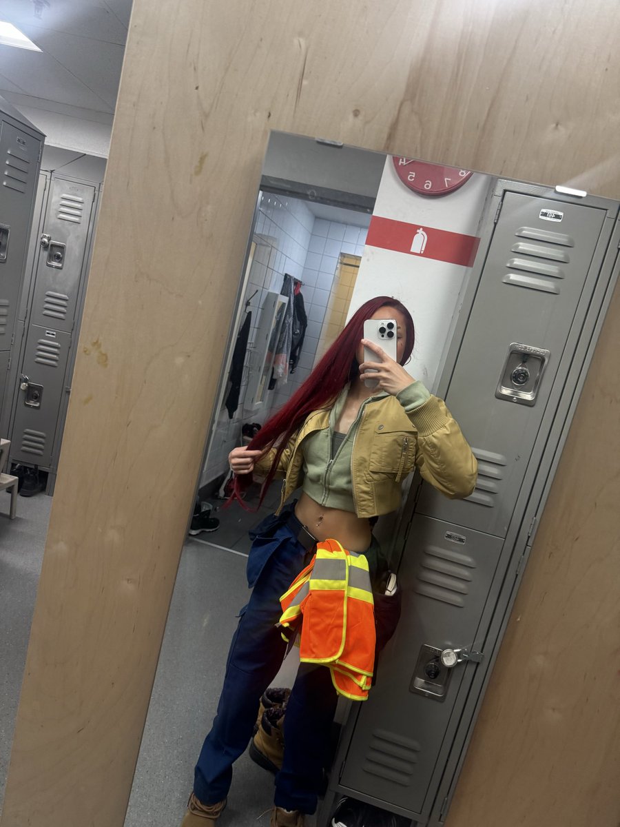 kittykaiken's tweet photo. bite sze tha right sze https://t.co/6rqfTyglgE