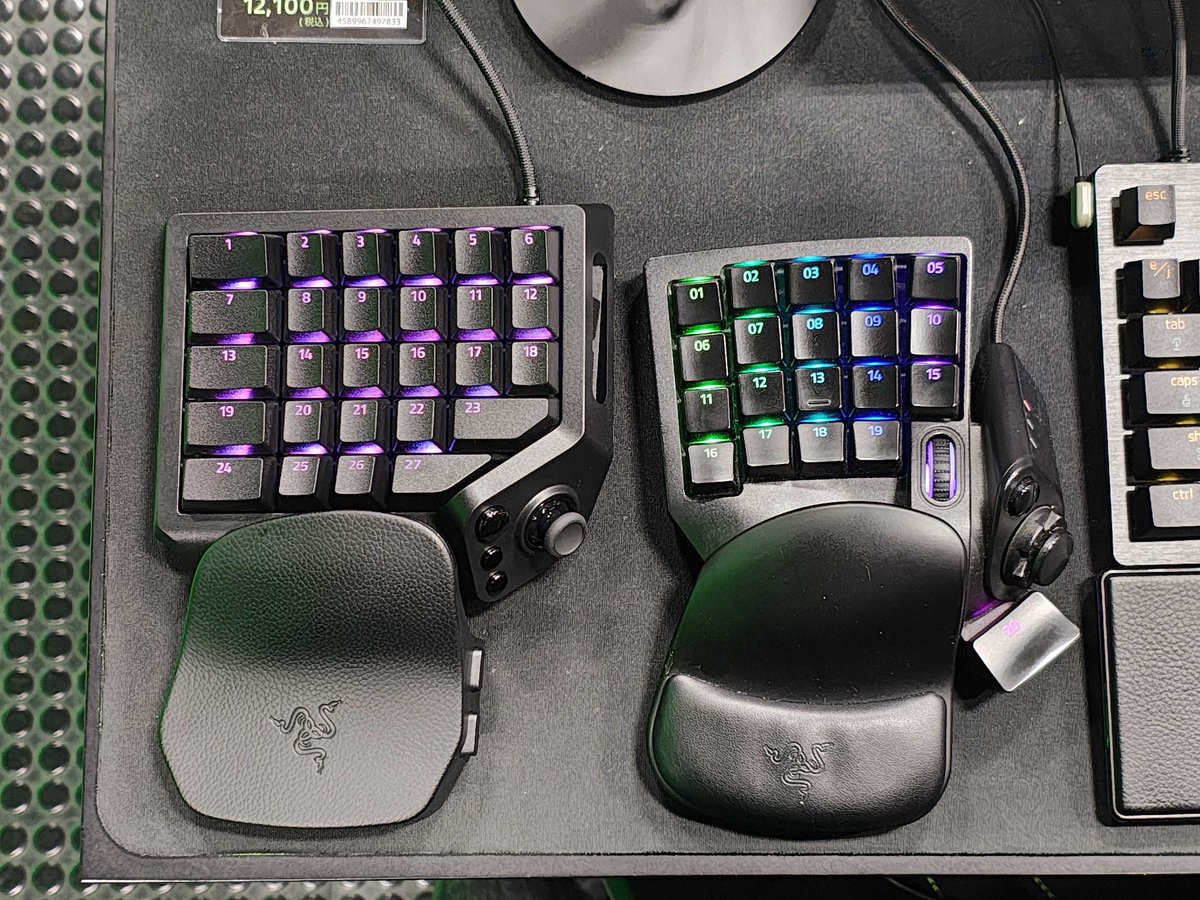 Tsukumo_eX's tweet photo. 【RAZER STORE】
デモ機展示はじめました🐍

『Tartarus V2 Pro』

ぜひ店頭でお試しください😉 https://t.co/OcIHf0ZCQp