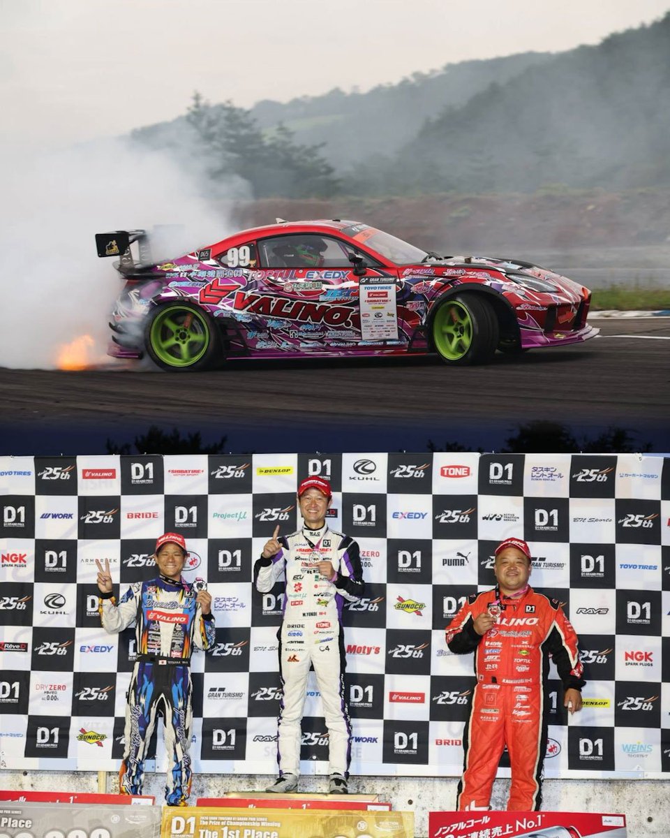 SilkBlazeSPORTS's tweet photo. D1GP Rd.6 エビスで3位表彰台。

VALINO×SilkBlazeSports GR86ワイドボディが、過酷なD1GPの舞台で見せた走り。

低く、ワイドに、そして鋭く。
迫力あるワイドフォルムと、走りを支える機能美。
サーキットで鍛えられたそのスタイルが、3位という結果へ。

戦うために生まれたGR86ワイドボディ。 https://t.co/rvORipeL5e