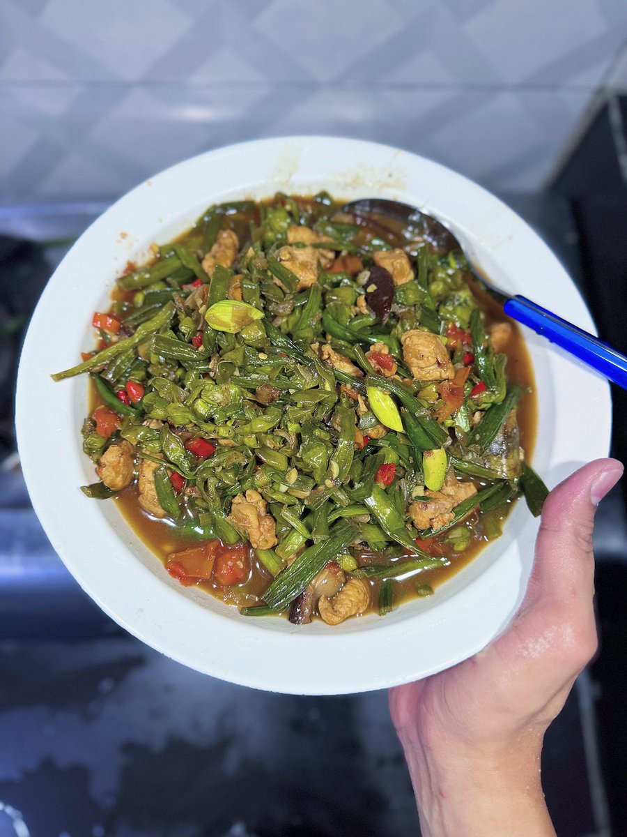 afrkml's tweet photo. SIAPA YANG DOYAN SAYUR INI NGACUNG!!!

Enak banget guyssss!! 🤏🏻🤤
Selamat makaaaannn!

Di tempat kalian gampang atau susah beli sayur ini di pasar? Hahaha https://t.co/gMUA5SxDJ9