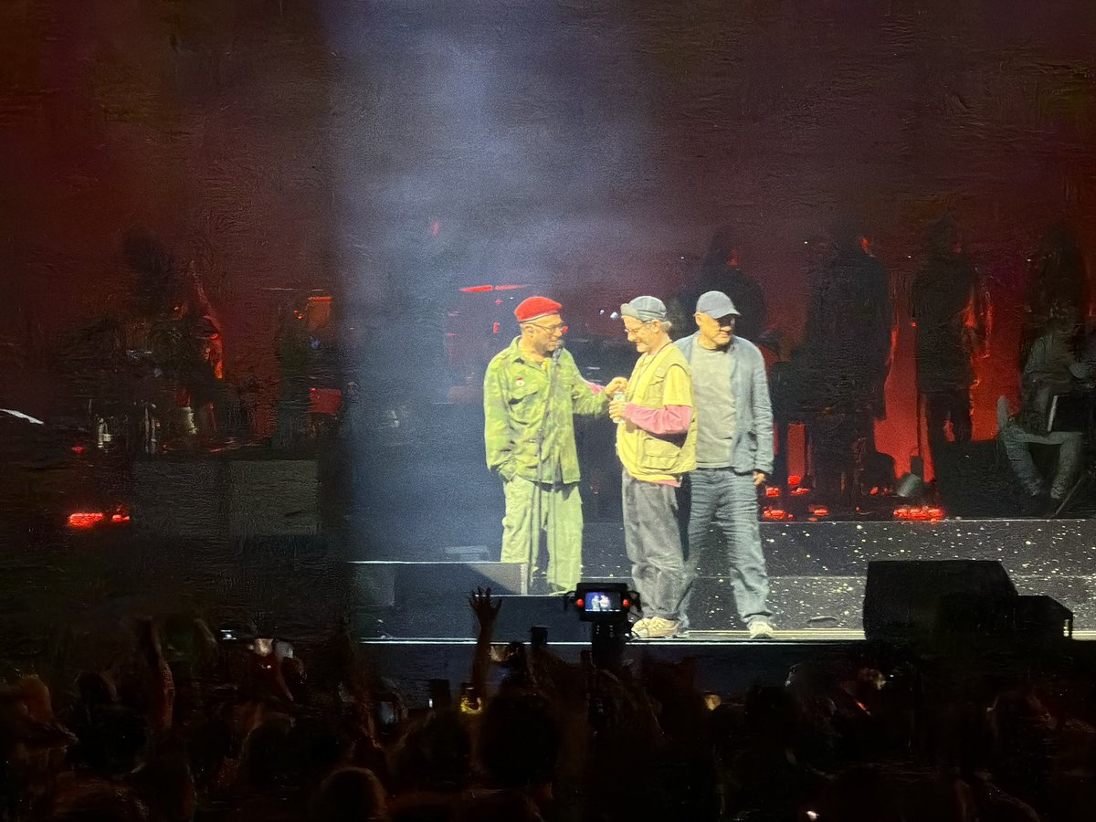 SweetSaladz's tweet photo. MY BABY GIRLLLLLL
THEY BROUGHT OUT JAMIEEEEEEEEE OUGHHHHHHH https://t.co/TSZIyDSBHj