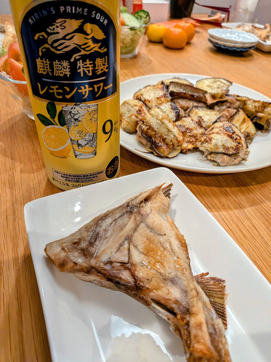HighatBroccoli's tweet photo. 昨日（🥦•᎑•🥦）
茄子餃子初めて作った🍆
味は美味かった👍
けど茄子を大きめにスライスすべきだったなと反省😅
食べやすく小さくしたら剥がれてしまってバラバラになっちゃった💦
美味かったから次リベンジだな
#晩ごはん
#晩酌
#料理 https://t.co/pZcKovkcNG