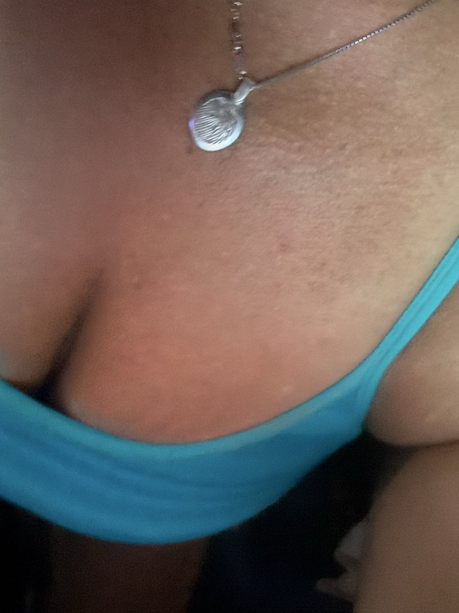 NaughtyRNLynn's tweet photo. Busy day today and then football but still gotta make time for me. And of course, can’t forget to stretch! 😉💪🏼
#workingonme #fitmomma

💋💜💋 https://t.co/QPVhLENzlI